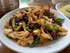 -临江餐馆二楼美食部落