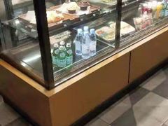 面包甜点陈列柜-星巴克(南京鼓楼吾悦广场店)