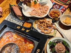 -老牌坊云南鱼豆花火锅(哈西万达店)
