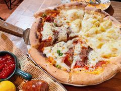 狂野拼榴莲披萨-盘炉forenza·云贵川融合小食堂 ( 钟楼中柳巷店)
