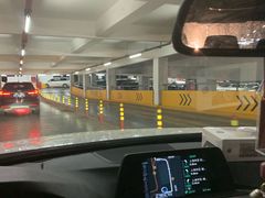 -虹桥火车站-停车场