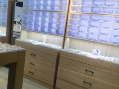 -天空之镜眼镜店蔡司依视路配镜授权零售店(望京颐堤港店)