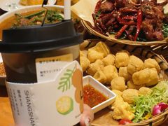 -老滇山寨•云南特色菜•地方菜•民族风情歌舞表演(金碧店)