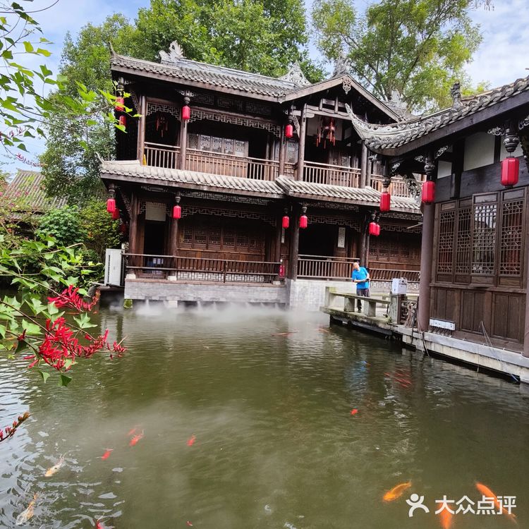 成都周末去哪玩?!来龙腾梵谷happy