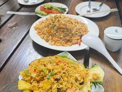 -Green Tree Rest. & Pub