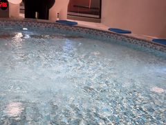 -涨巢·潮玩水疗局