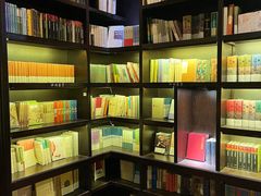 -钟书阁(松江泰晤士小镇店)