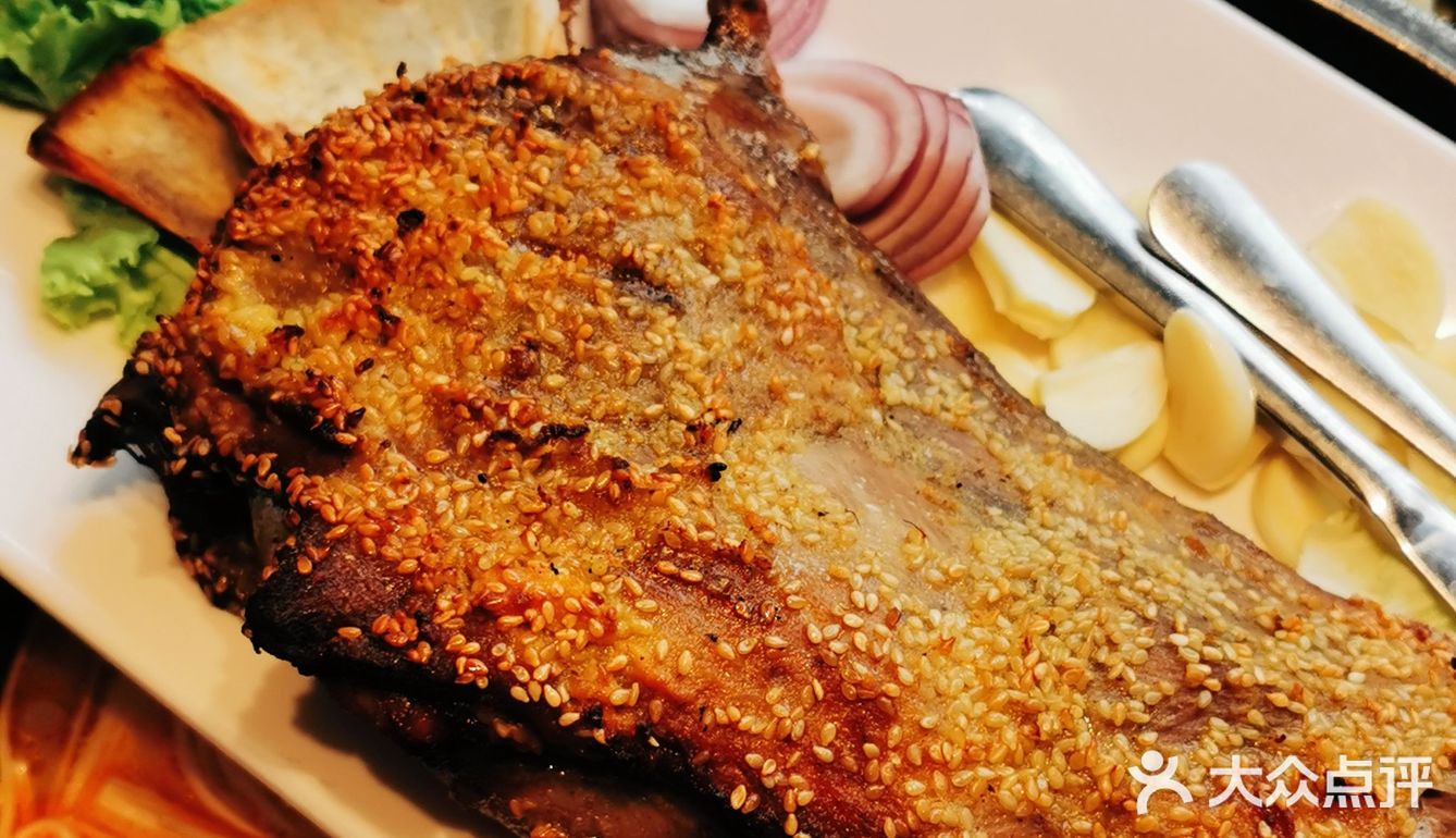 铁锅炖羊肉加个烤羊腿，简直了！！