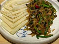 秋耳土豆丝卷饼-关东小磨东北菜(上海长风大悦城店)