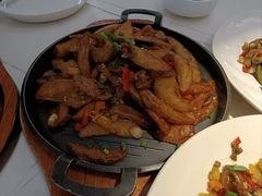 -阿瓦山寨·湘菜现炒·剁椒鱼头王(咸阳总店)