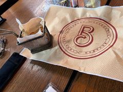 -BOURBON 玻本美式餐厅酒吧(虹桥新天地店)