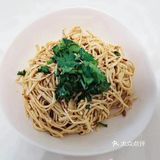 凉拌菜中香菜是必不可少的，加点辣椒油