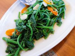 -Chom Cafe and Restaurant