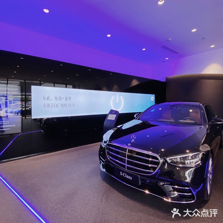 中山首家｜奔驰x潮鞋展厅！官方奔驰体验店！