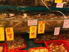 水产区-鲜入围煮花胶鸡海鲜火锅