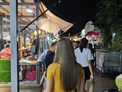 -席娜卡琳火车铁道夜市