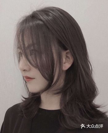 秋冬季节发型设计 质感灰棕色系法式修颜刘海