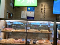 面包甜点陈列柜-奈雪的茶(深圳北站店)