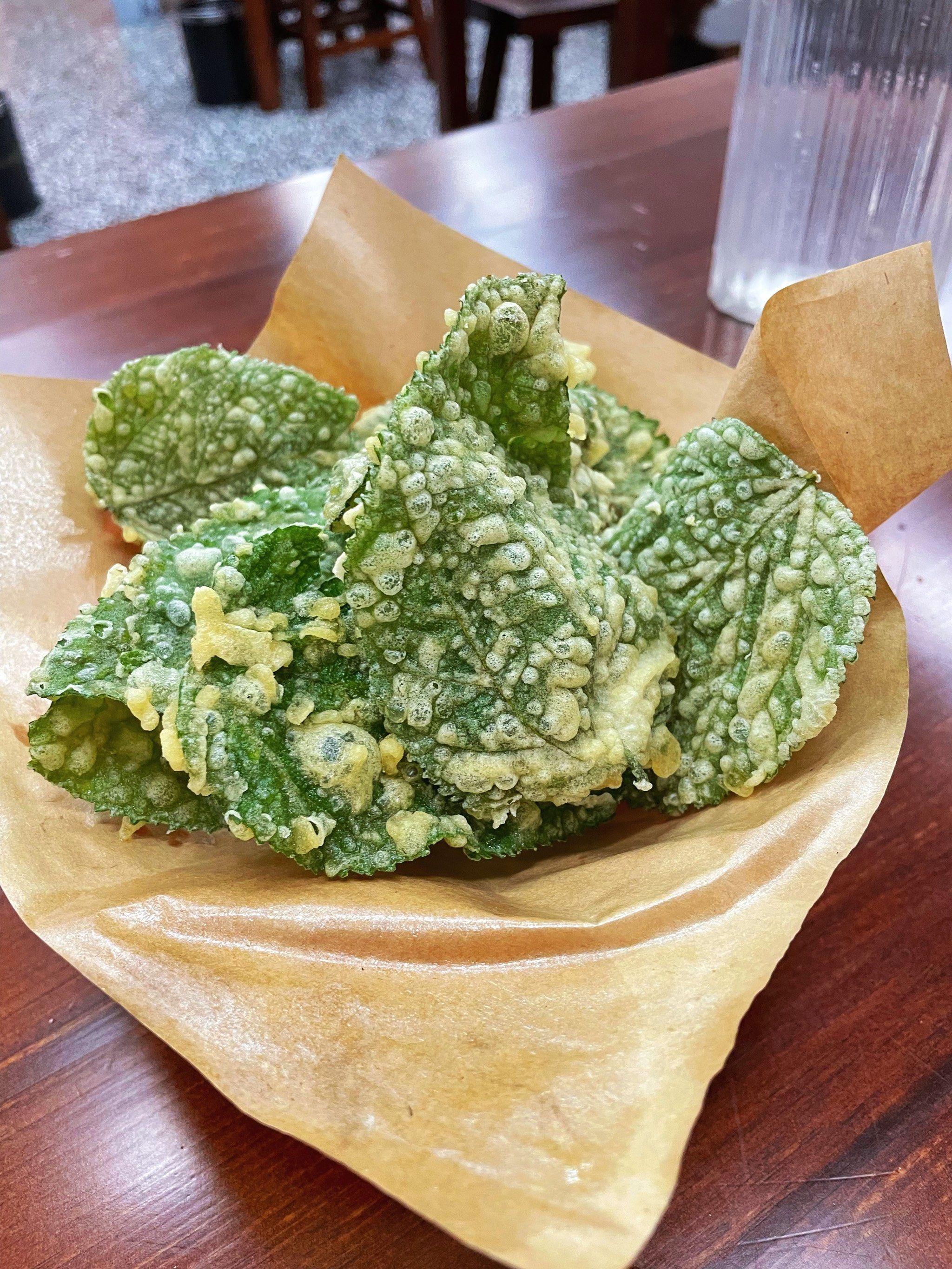 树叶天妇罗吧[笑哭]
个人觉得比最招牌的冒烤鸭还要好吃捏

