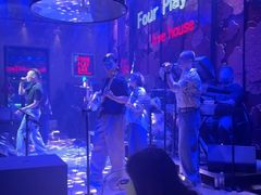 -FOUR PLAY BAR