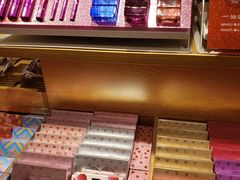 -名创优品(北京新中关购物中心地铁层店)