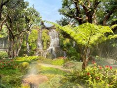 -Chom Cafe and Restaurant