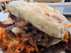 烧饼夹肉-清真-戏楼王记牛肉面