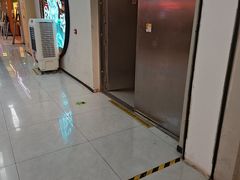-肥肥虾庄·金牌油焖大虾(汉口城市广场店)