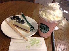 草莓星冰乐，蓝莓蛋糕-星巴克(南京同曦万尚城店)