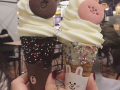 -LINE FRIENDS Garosu-gil Flagship Store
