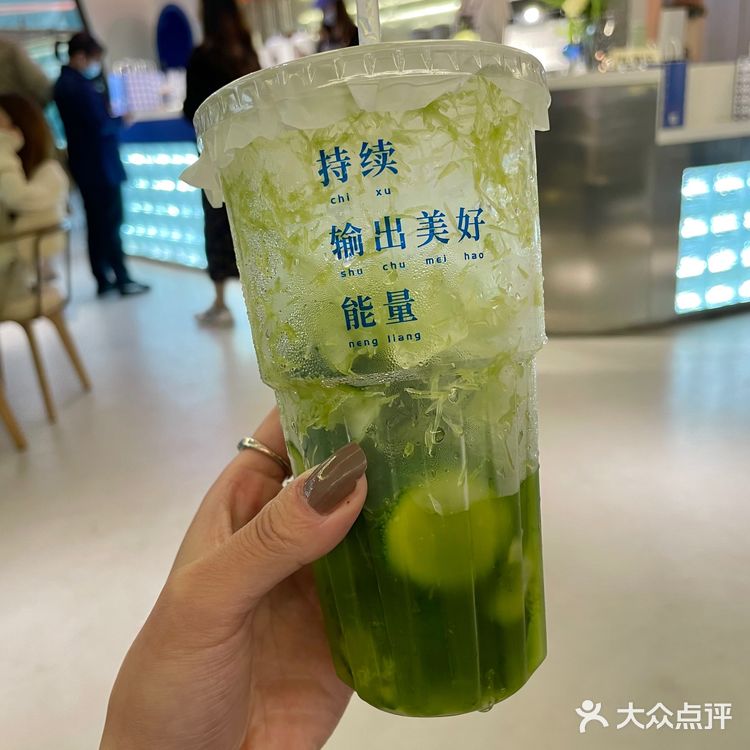 店里虽然人很多 但座位还是一直有的