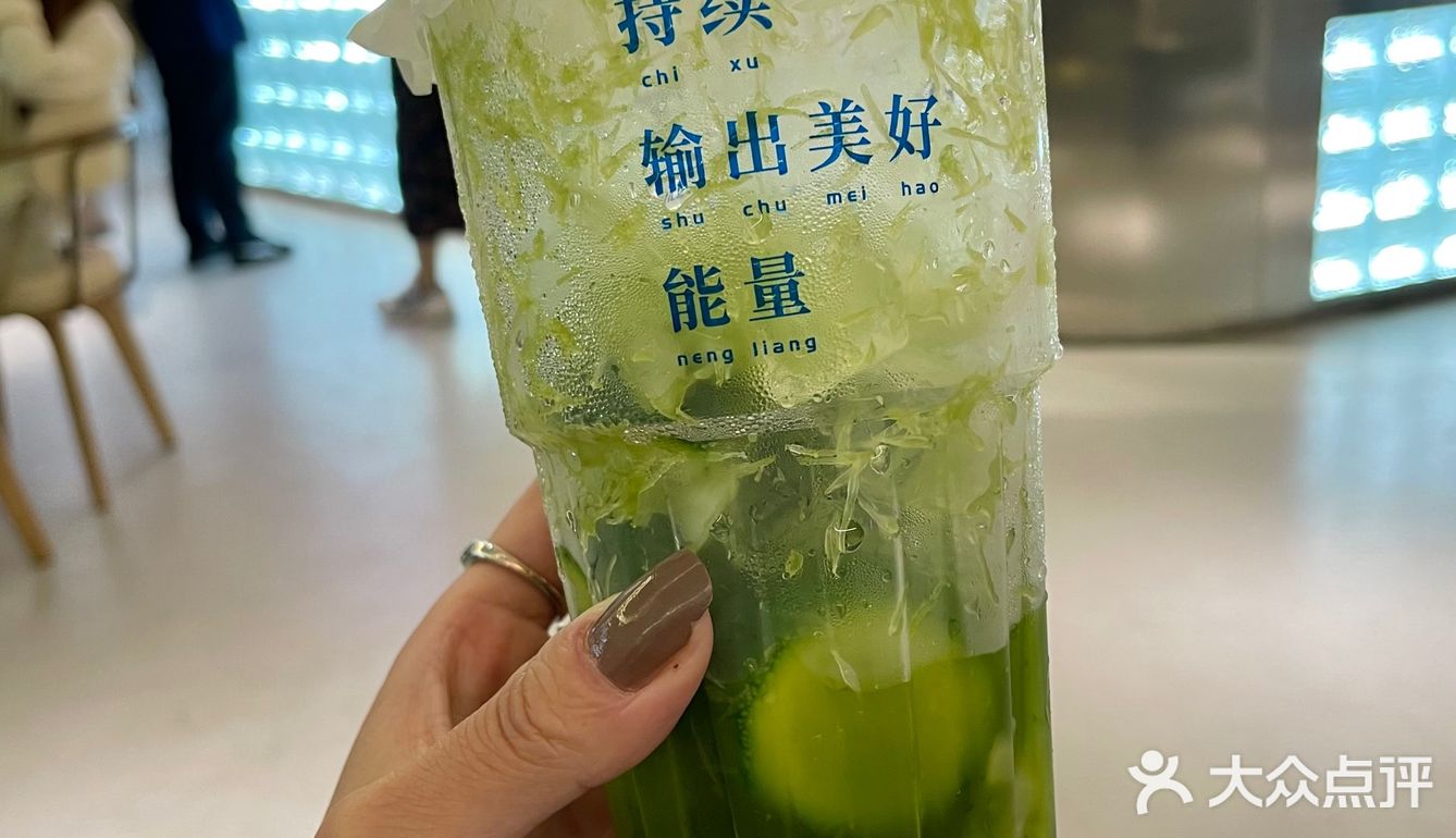 店里虽然人很多 但座位还是一直有的