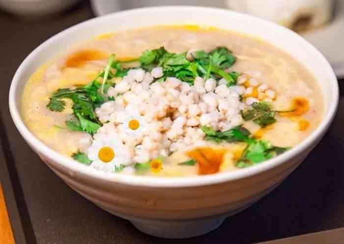 饣它(sha)汤可是李四辈的镇店之宝.