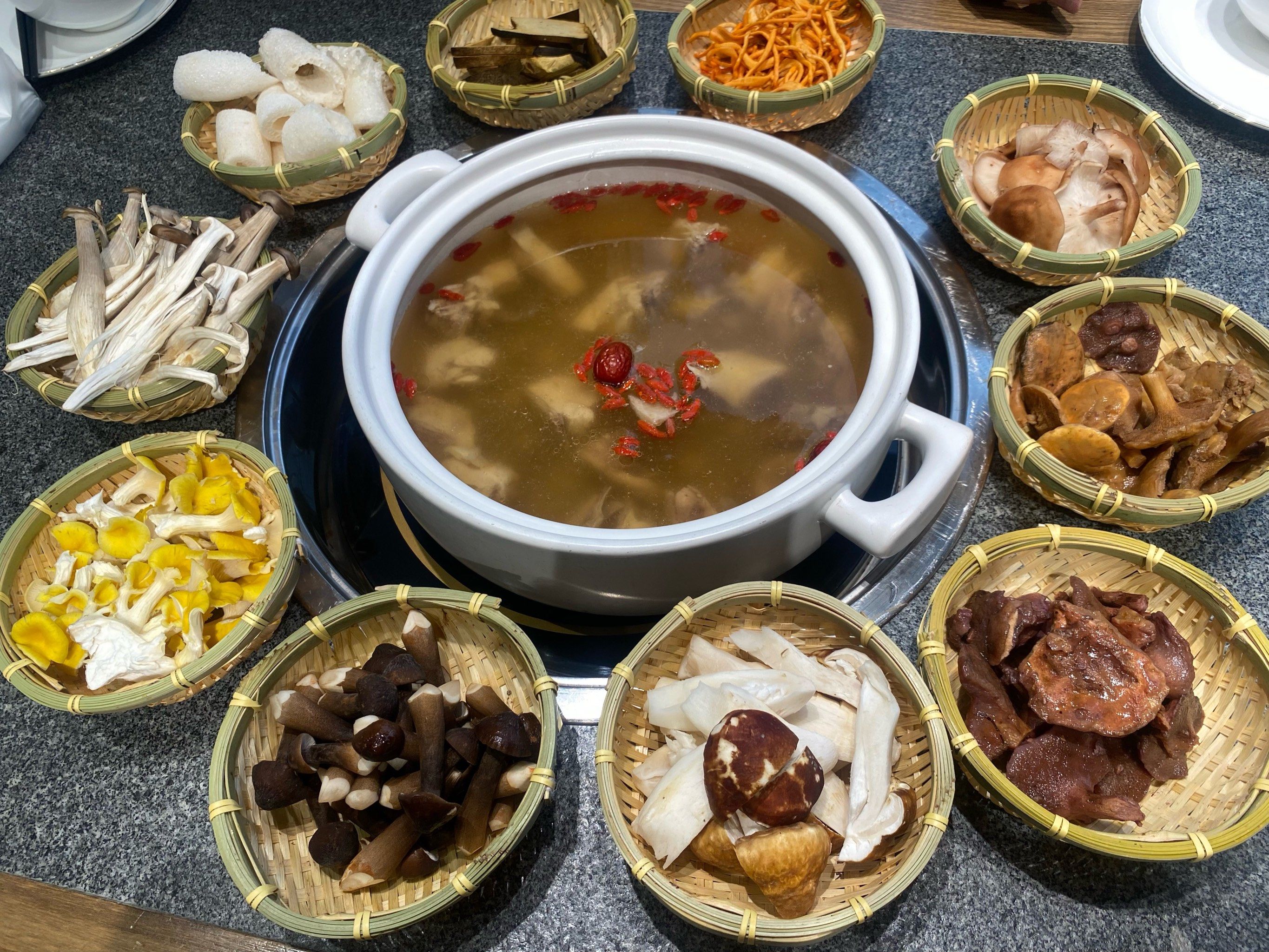 云南菌菇火锅有点不一样