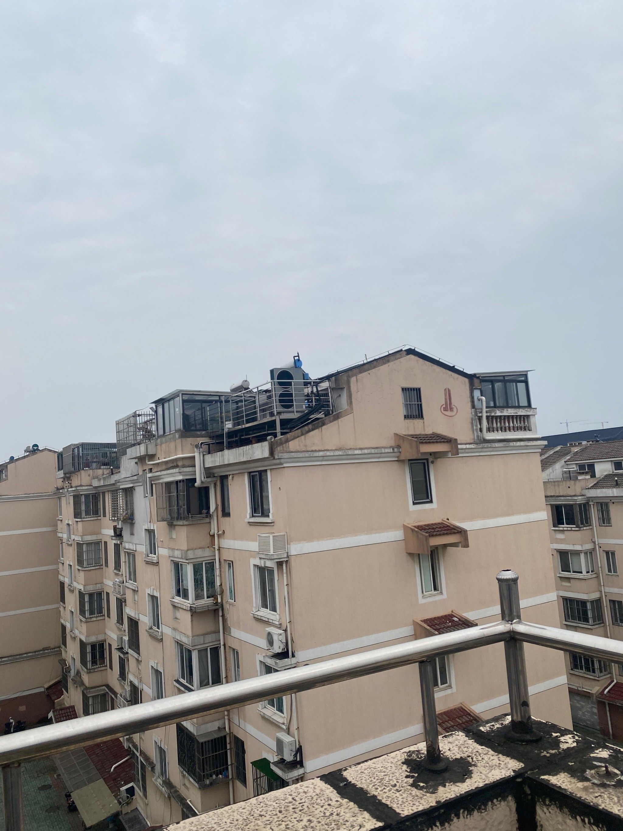 楼顶的风景真好