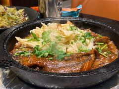 石锅碟鱼头-九號院子海鲜烧烤
