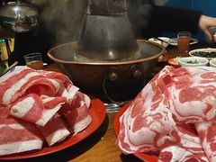 -洞庭洲·防空洞火锅·烧烤·铜锅涮肉(新百广场店)
