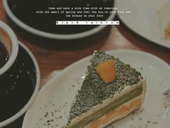 黄桃抹茶奶酥奶油蛋糕-black rainbow coffee