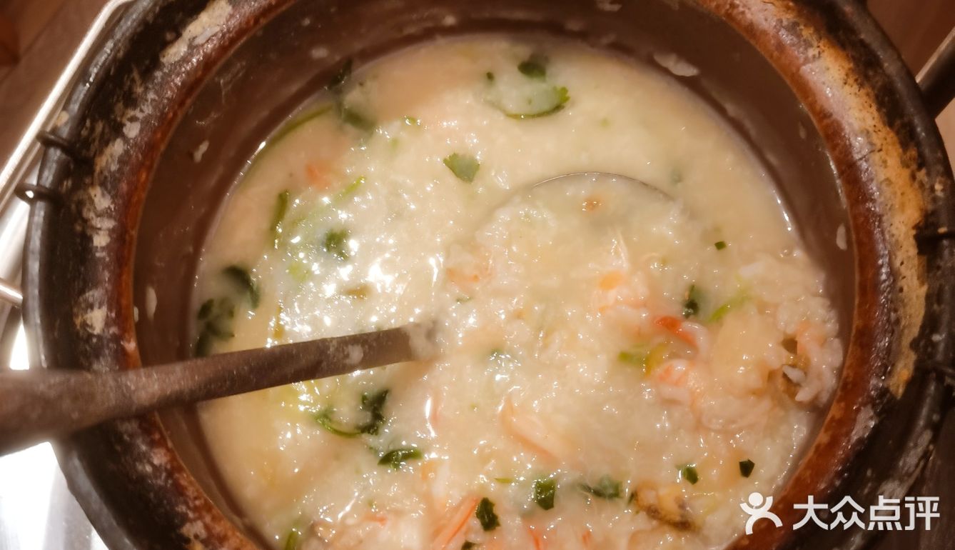 在深圳喝到了料足鲜香的潮汕砂锅粥