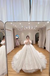 -曼青婚纱礼服馆
