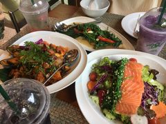 -Chom Cafe and Restaurant