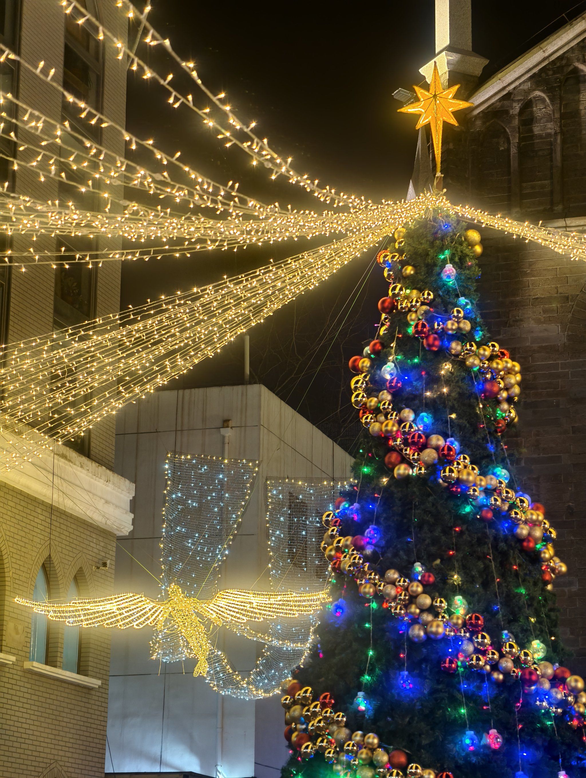 天使灯好浪漫!实拍北京最美圣诞树教堂