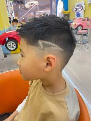 -爆米花儿童美发乐园