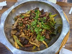 -愉肴麻辣香锅(中山路店)