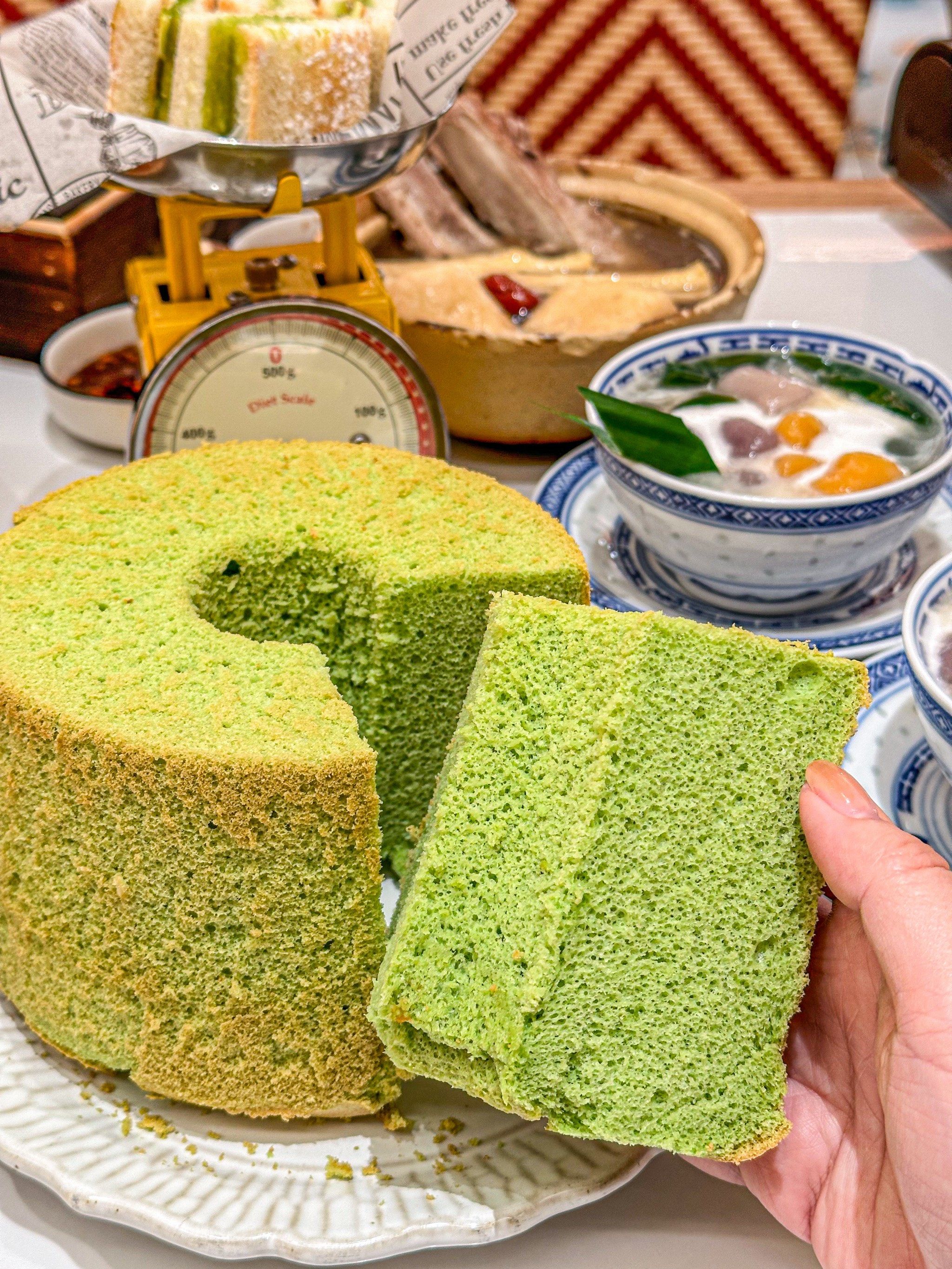 在上海 !居然买到了新加坡斑斓戚风绿蛋糕 只要48r