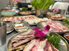 -围炉肉舍•炭烤活鳗•丹东海鲜烤肉(步行街店)