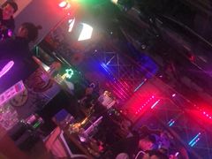 -UP嘻哈酒吧(粉巢店)