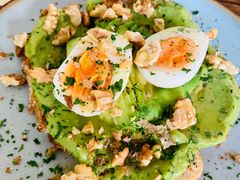 牛油果煮蛋吐司-RAC BAR(安福路店)