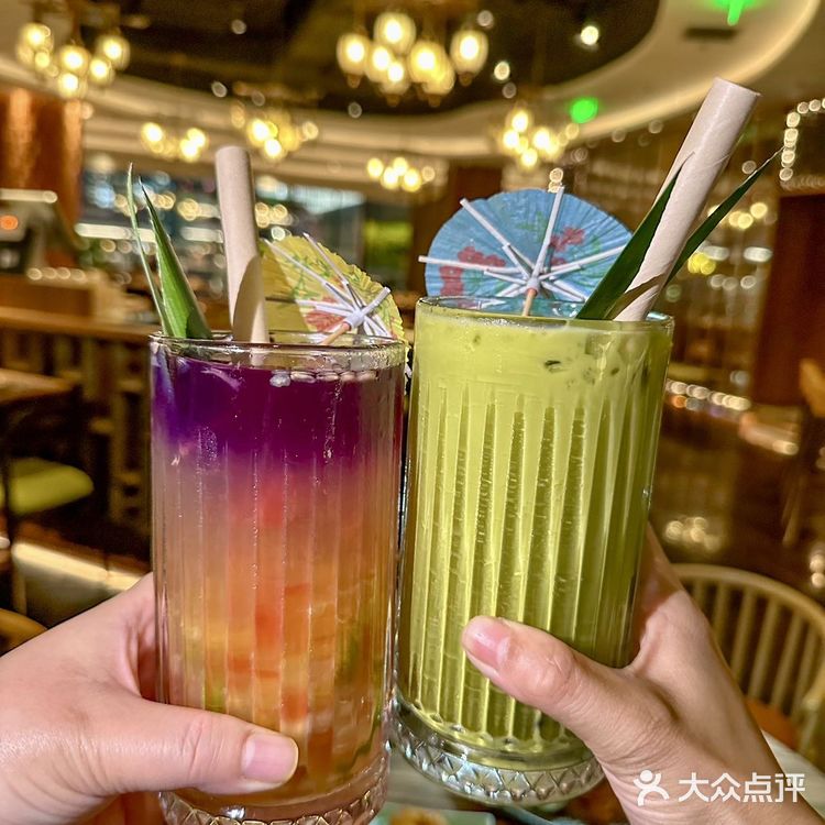 前滩太古里的这家泰国菜，氛围感太顶了 傍晚的前滩