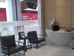 -瑞尔齿科(上海长风大悦城店)